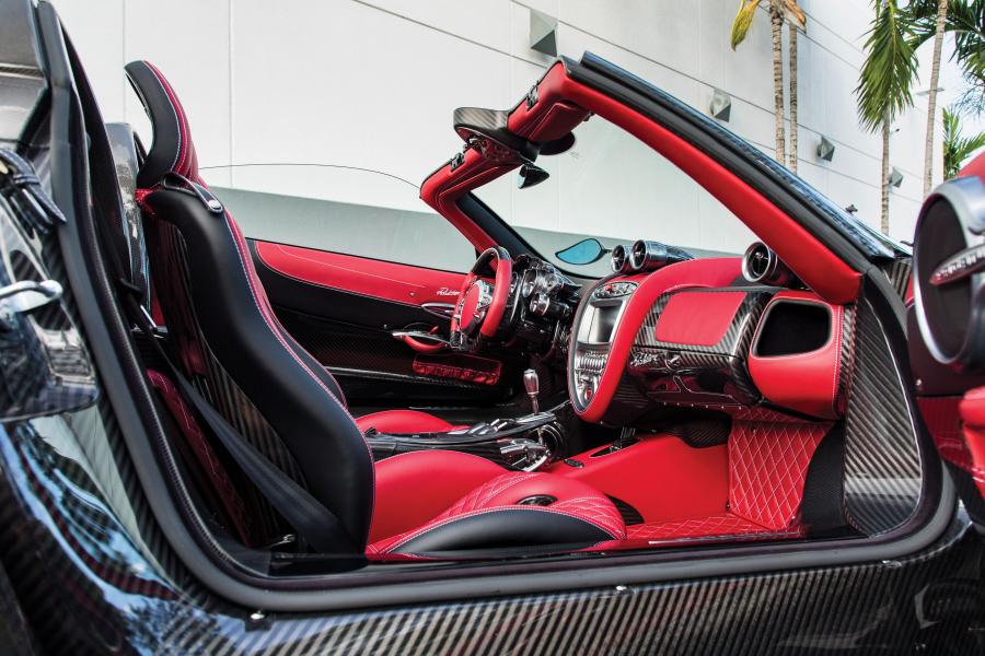 Интерьер Pagani Huayra Roadster (94 of 100) 2017 года  (NA) (фото 58 из 61)
